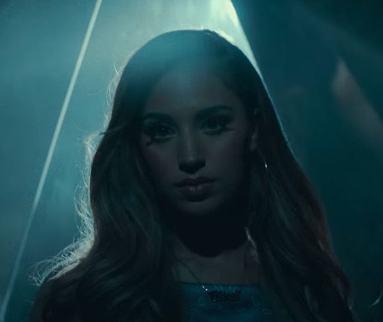 Alina Baraz Keeps Us 'Buzzin' With Sexy, Seductive Video | SoulBounce