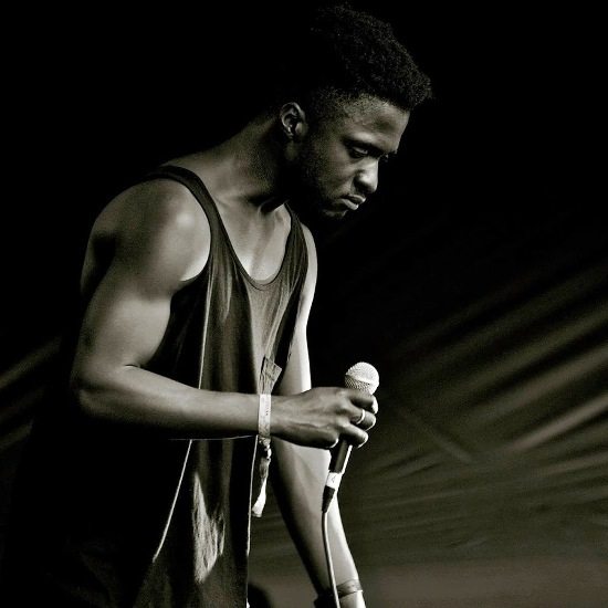 kwabs-onstage-bw