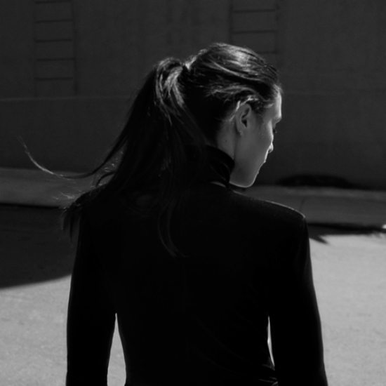 jessie-ware-back-bw
