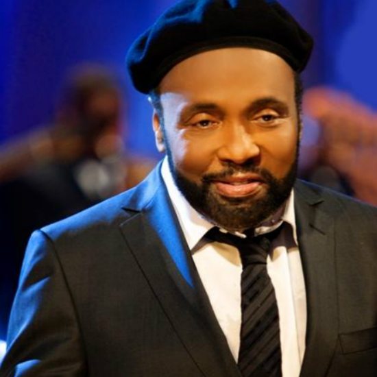 andrae-crouch-black-beret