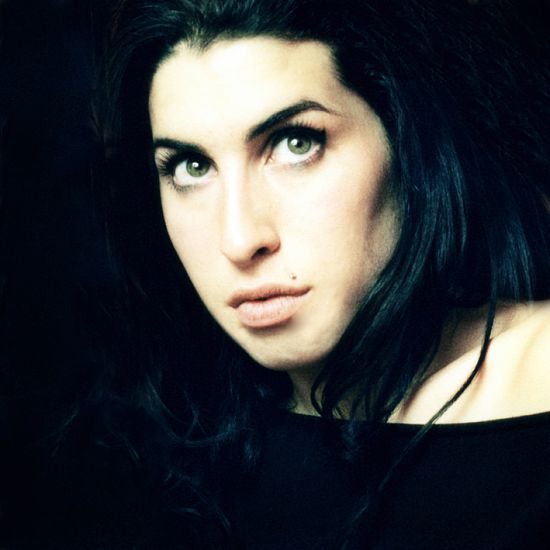 Amy-Winehouse-With-Hair-Down-In-Front-Of-Black-Background