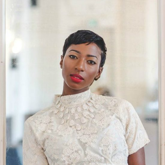 szjerdene-ivory-outfit-red-lips