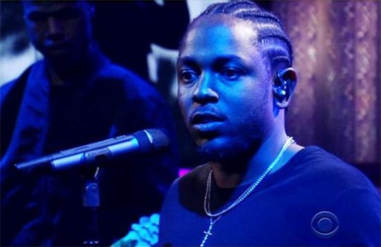 Kendrick-Lamar-On-Late-Show-In-Blue