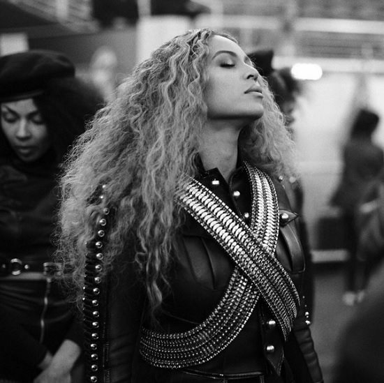 Beyonce-Super-Bowl-50-Eyes-Closed