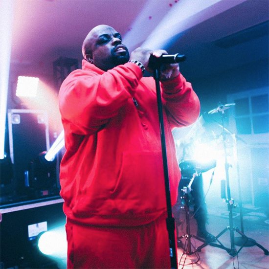 ceelo-green-red-sweatsuit-mic