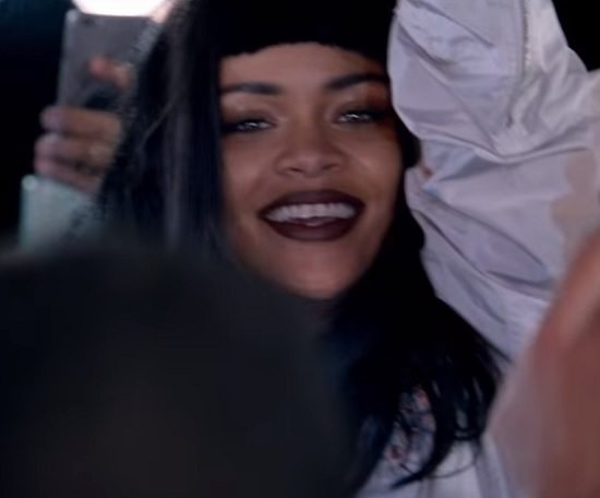Rihanna Embraces Her Fans In Paris In Goodnight Gotham Soulbounce Soulbounce