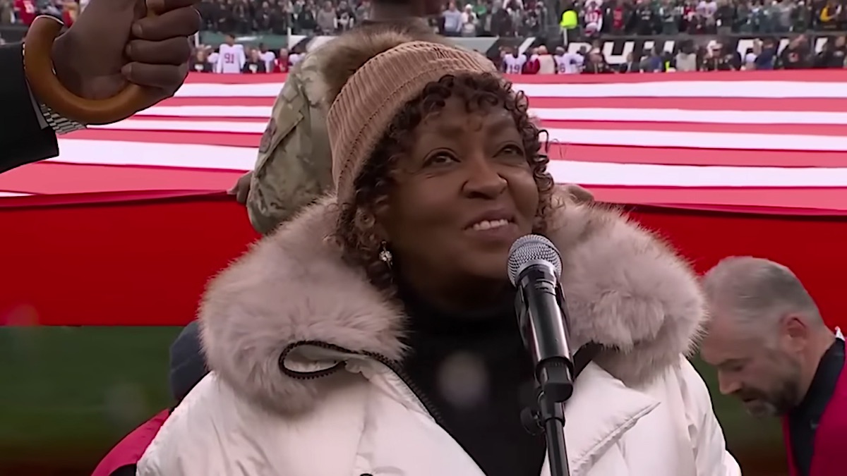 Anita Baker Wows With National Anthem Performance At 2023 NFC Championship  Game