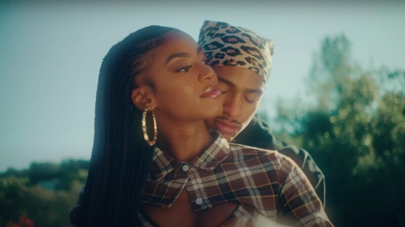 Arin Ray Takes Us On A Romantic Getaway In ‘Good Evening’