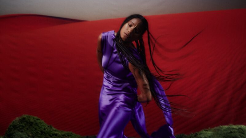 WILLOW Has A ‘Talk On The Hill’ As She Preps Second New Album Of The Year ‘The Thread’