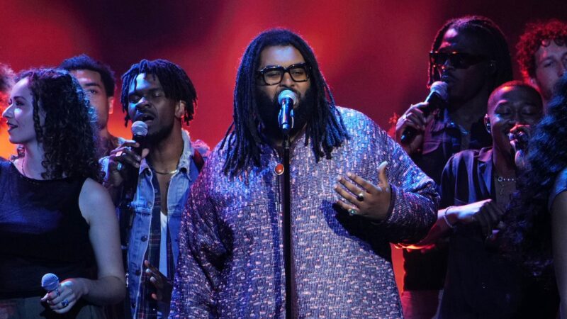Elmiene Pops Out To Perform ‘Reclusive’ On ‘Jimmy Kimmel Live!’