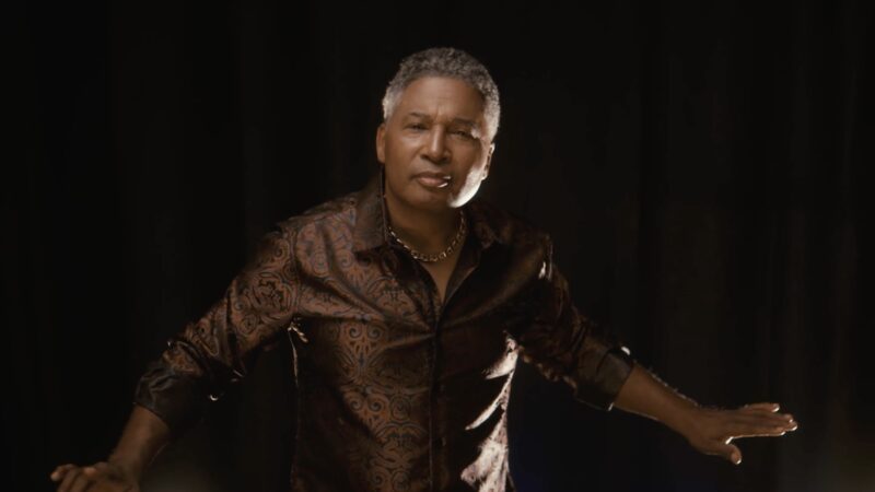 Kevon Edmonds Has A Romantic Rendezvous In ‘Right Here’