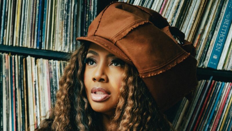 Lalah Hathaway Reminisces & Radiates On ‘Made In Chicago’